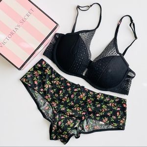34C MEDIUM Victoria’s Secret black bra set